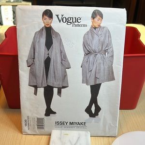 RARE VOGUE 1836 Issey Miyake oversized unlined coat  uncut factory fold